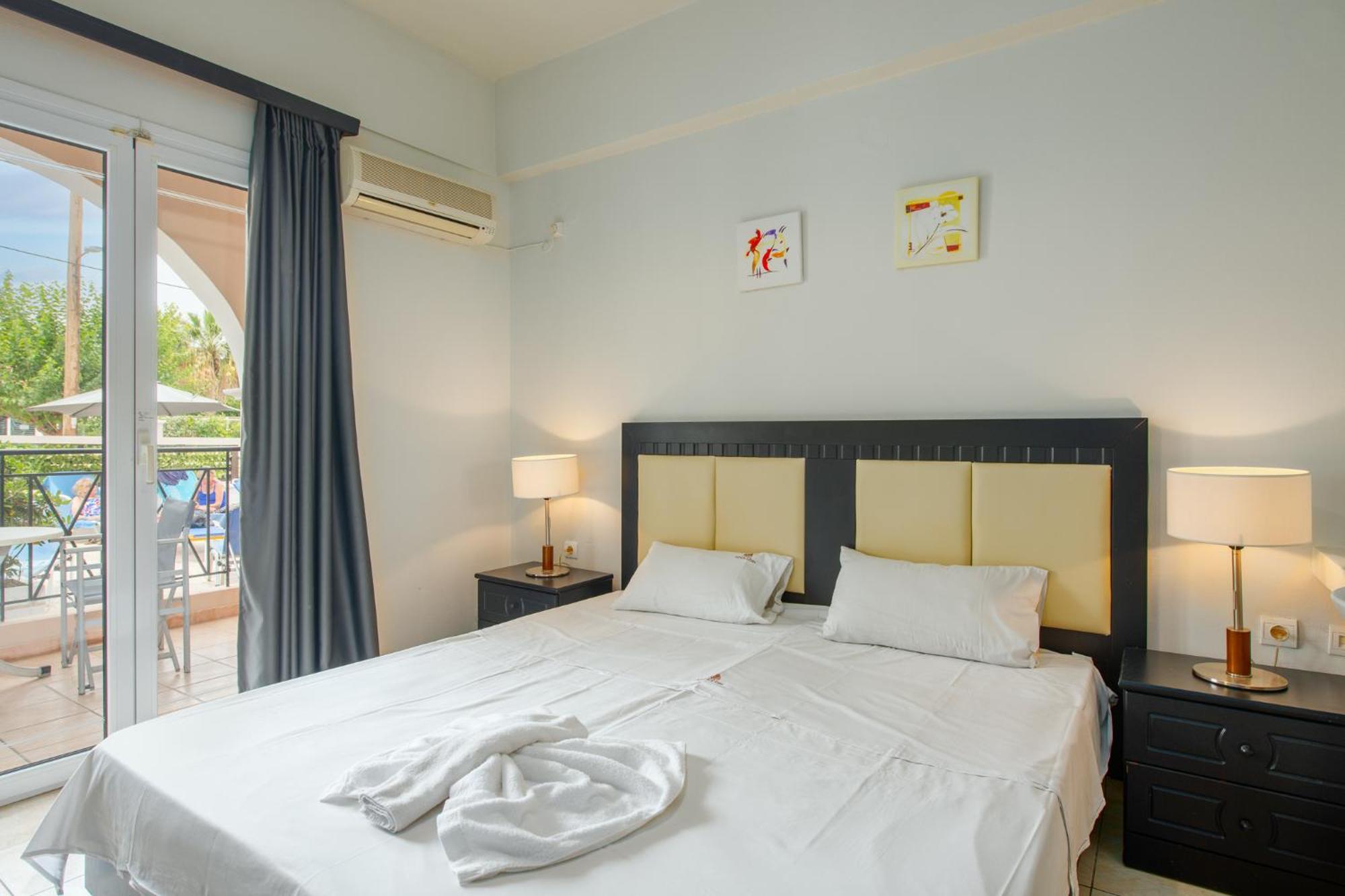 Apollon Hotel พลานอส ภายนอก รูปภาพ